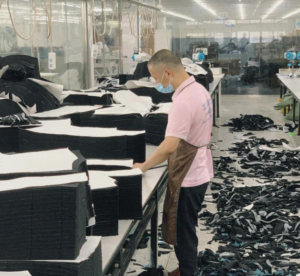 莱蒙服装厂工衣定做多久可以交货？可以小批量定制吗？